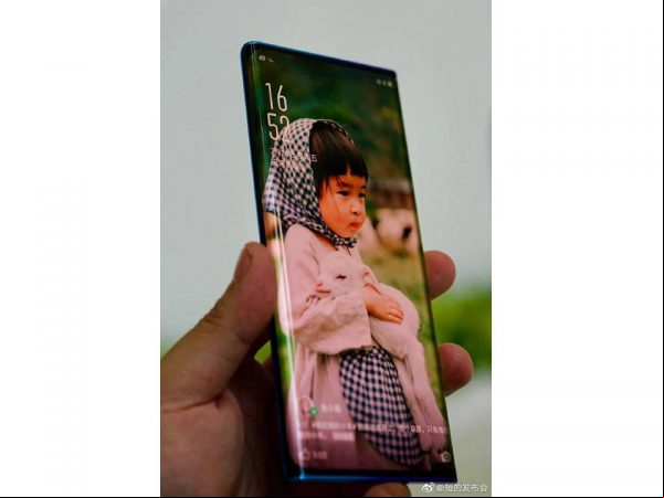 OPPO muestra una pantalla "Cascada" que va más allá de los bordes